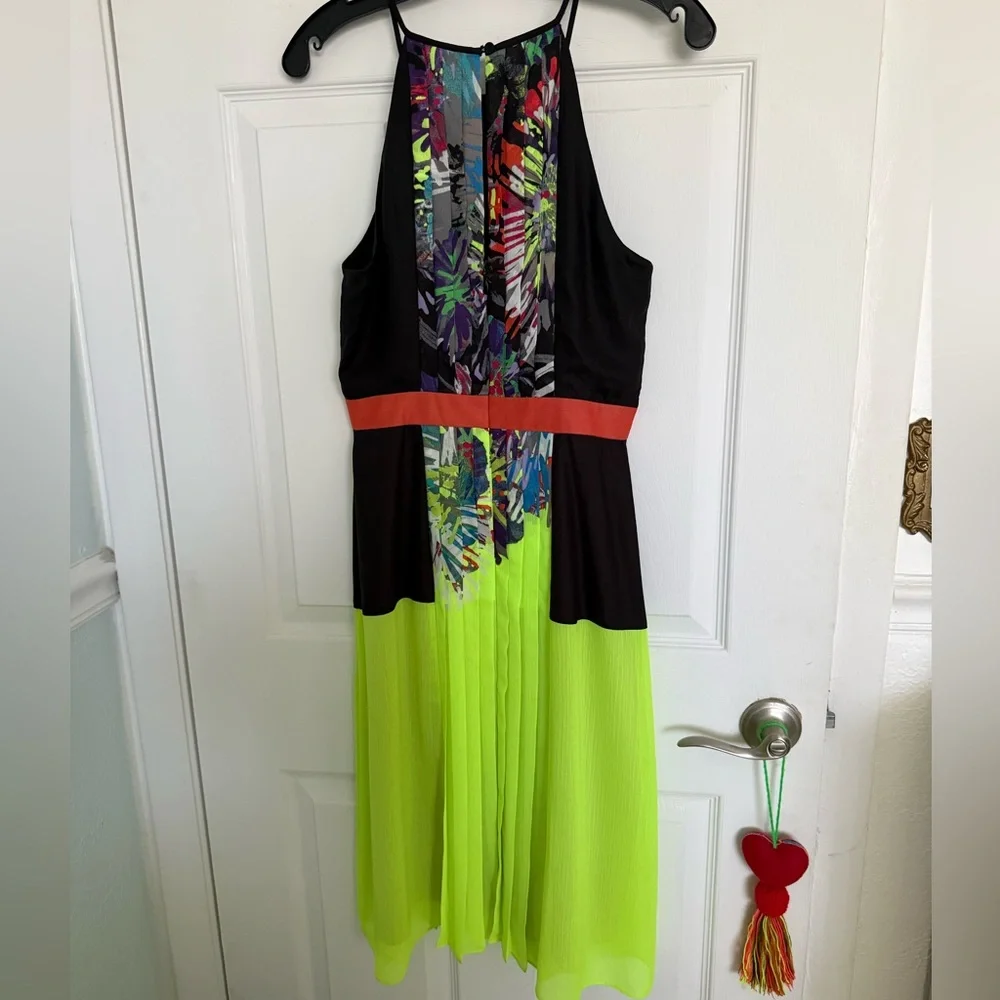 BCBGMaxAzria Black and Neon Green Floral Dress size 6 NWOT - Picture 3 of 15